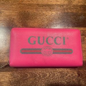 Gucci zip wallet. Basically brand new. Used once. AUTHENTIC!